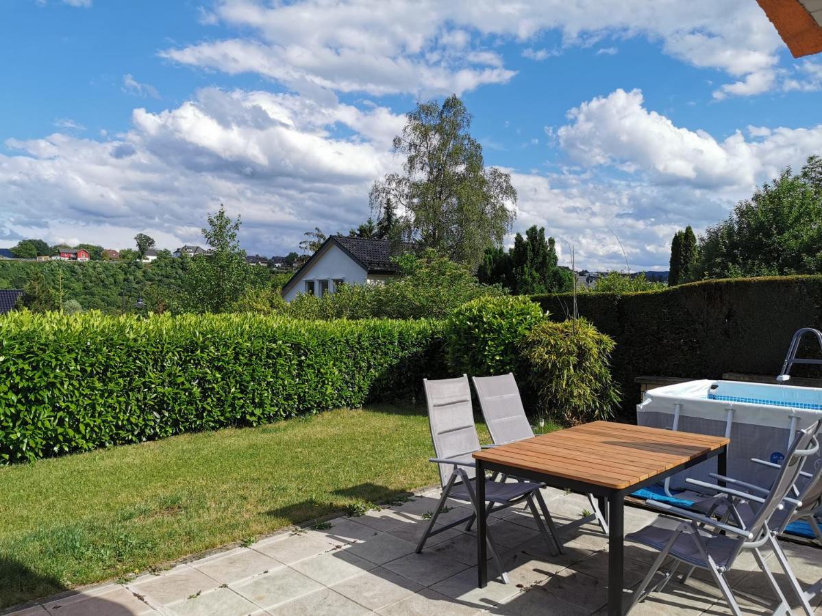 Gemütliche 90 qm Wohnung in Saarburg, zentral gelegen, Garten mit Aussicht, separater Eingang Exterior foto